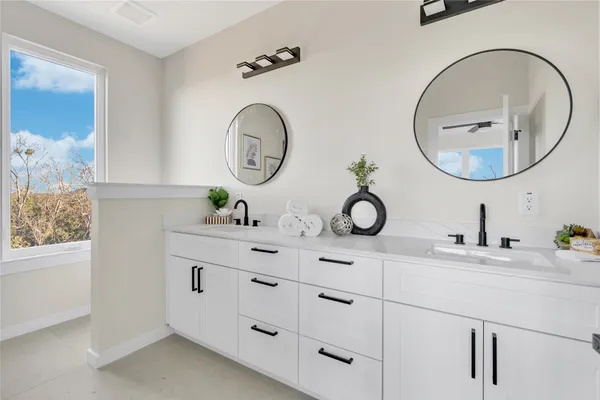 $515,000 | 2309 Montopolis Drive, Unit 7, Austin, TX 78741