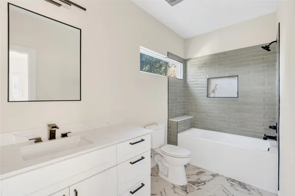 $515,000 | 2309 Montopolis Drive, Unit 7, Austin, TX 78741