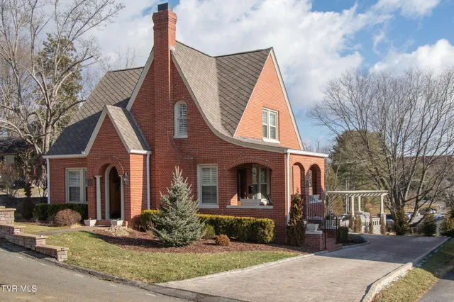$648,500 | 224 Mason Place, Abingdon, VA 24210