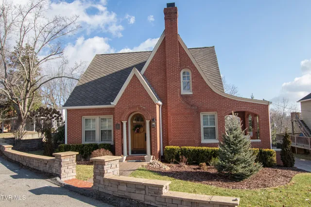 $648,500 | 224 Mason Place, Abingdon, VA 24210