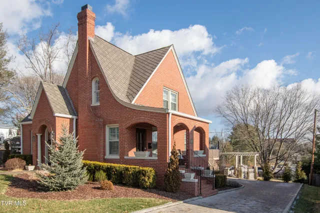 $648,500 | 224 Mason Place, Abingdon, VA 24210