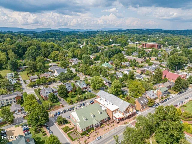 $648,500 | 224 Mason Place, Abingdon, VA 24210