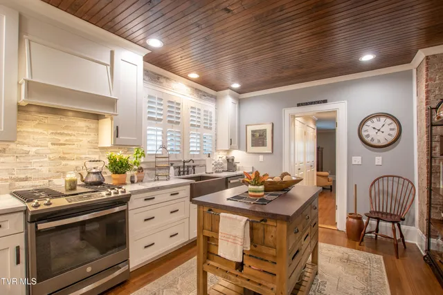 $648,500 | 224 Mason Place, Abingdon, VA 24210