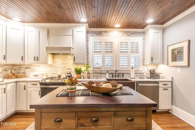 $648,500 | 224 Mason Place, Abingdon, VA 24210