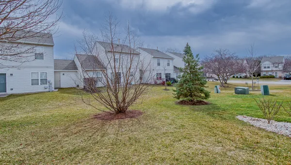 $2,150 | 1431 West Split Oak Circle, Round Lake Beach, IL 60073