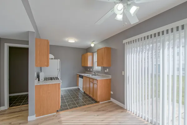 $2,150 | 1431 West Split Oak Circle, Round Lake Beach, IL 60073