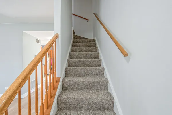 $2,150 | 1431 West Split Oak Circle, Round Lake Beach, IL 60073