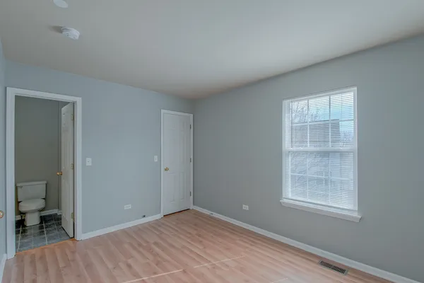 $2,150 | 1431 West Split Oak Circle, Round Lake Beach, IL 60073