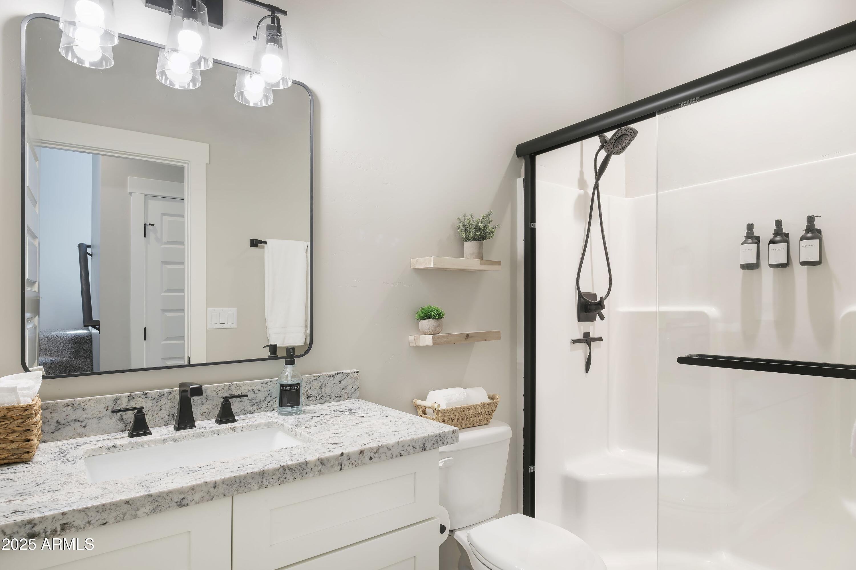 6564 Spirit Trail Pine, AZ 85544 - Photo 11 of 28 Guest Bath2_Trendy Pine LodgeHR