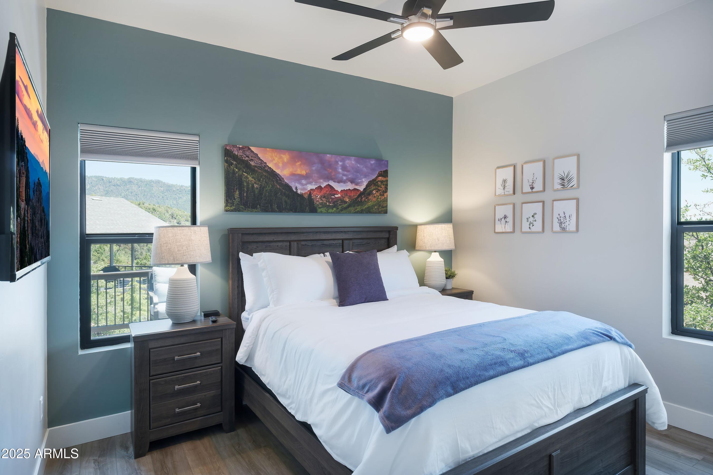 6564 Spirit Trail Pine, AZ 85544 - Photo 12 of 28 Guest Bed_Trendy Pine LodgeHR