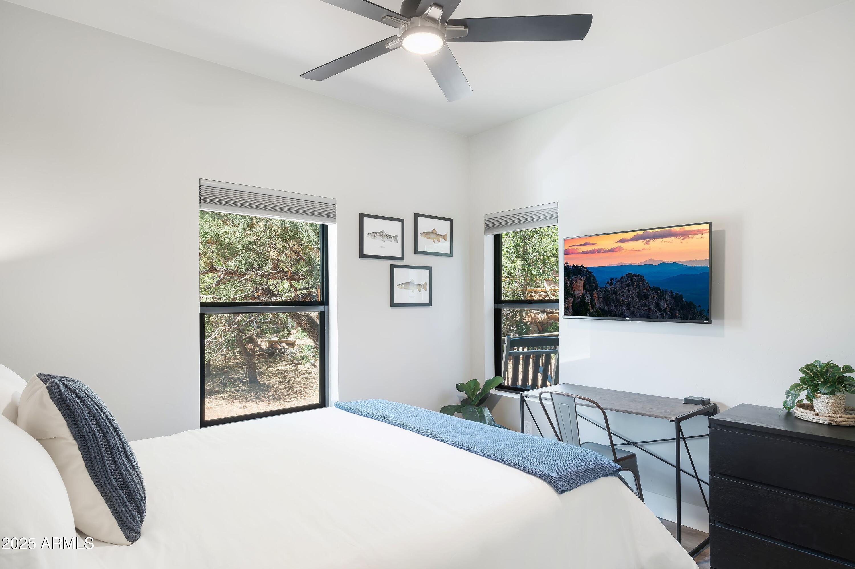 6564 Spirit Trail Pine, AZ 85544 - Photo 14 of 28 Guest Bed2b_Trendy Pine LodgeHR