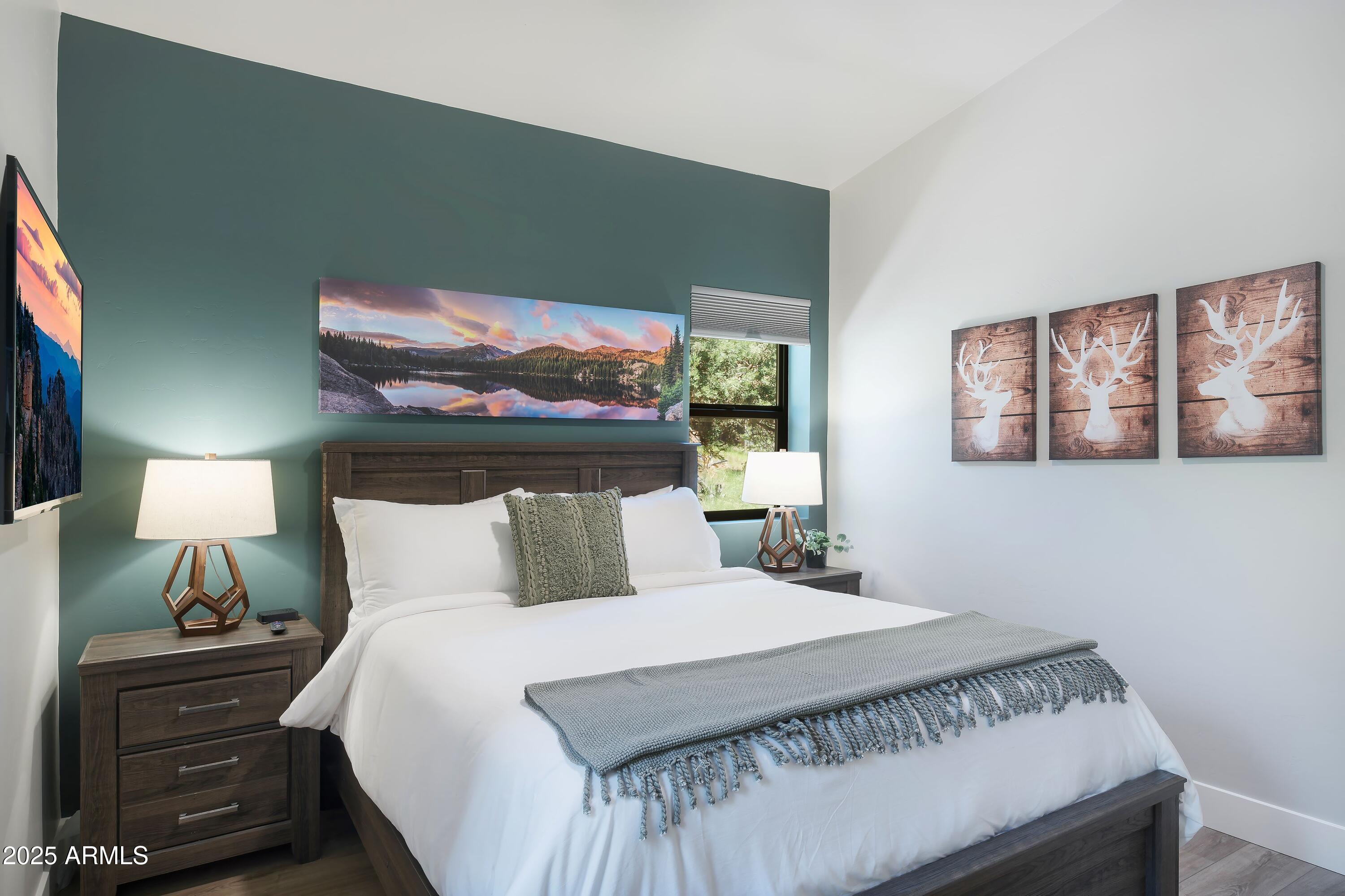 6564 Spirit Trail Pine, AZ 85544 - Photo 15 of 28 Guest Bed3_Trendy Pine LodgeHR