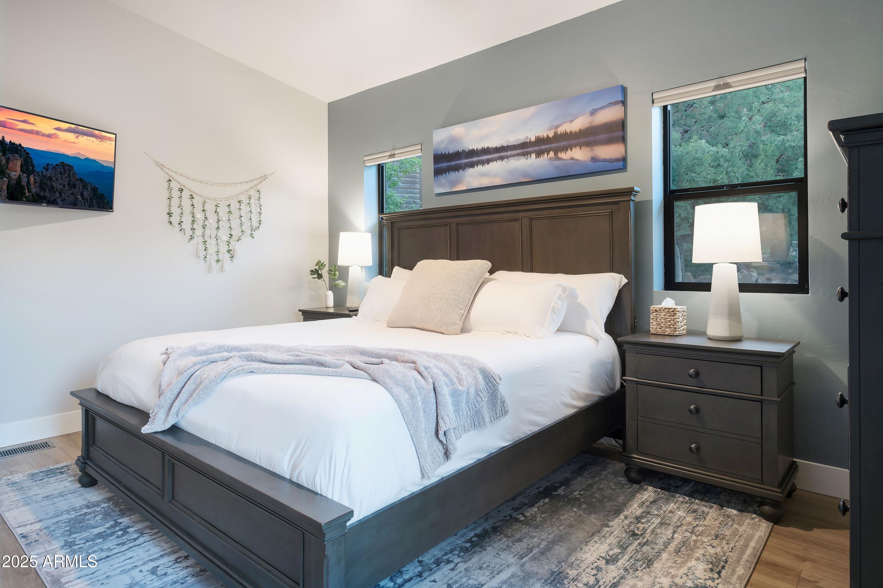 6564 Spirit Trail Pine, AZ 85544 - Photo 24 of 28 Primary Suite_Trendy Pine LodgeHR