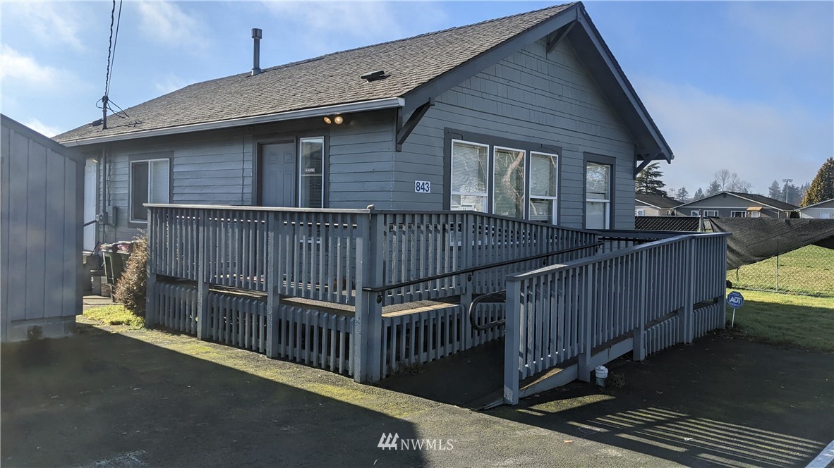 843 Cook Road Sedro-Woolley, WA 98284 - Photo 2 of 8 a view of balcony with wooden fence