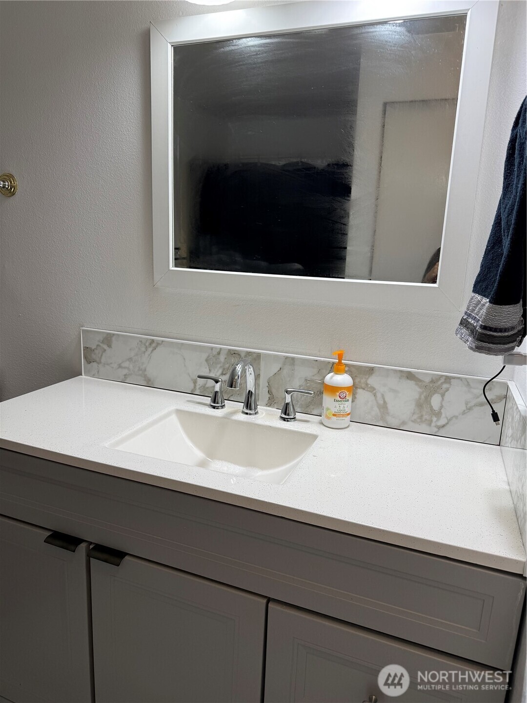 21301 52nd Avenue West, Unit B112 Mountlake Terrace, WA 98043 - Photo 13 of 17 a bathroom with a sink and a mirror