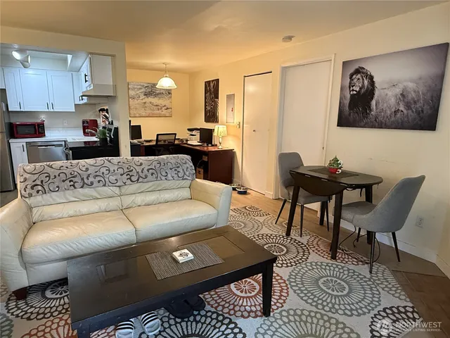 $299,950 | 21301 52nd Avenue West, Unit B112, Mountlake Terrace, WA 98043