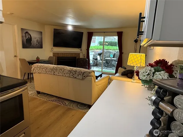 $299,950 | 21301 52nd Avenue West, Unit B112, Mountlake Terrace, WA 98043