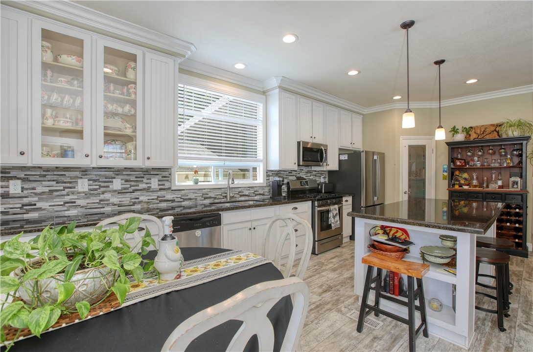 950 Huasna Road, Unit 37 Arroyo Grande, CA 93420 - Photo 19 of 43 Spacious kitchen with walk-in pantry.