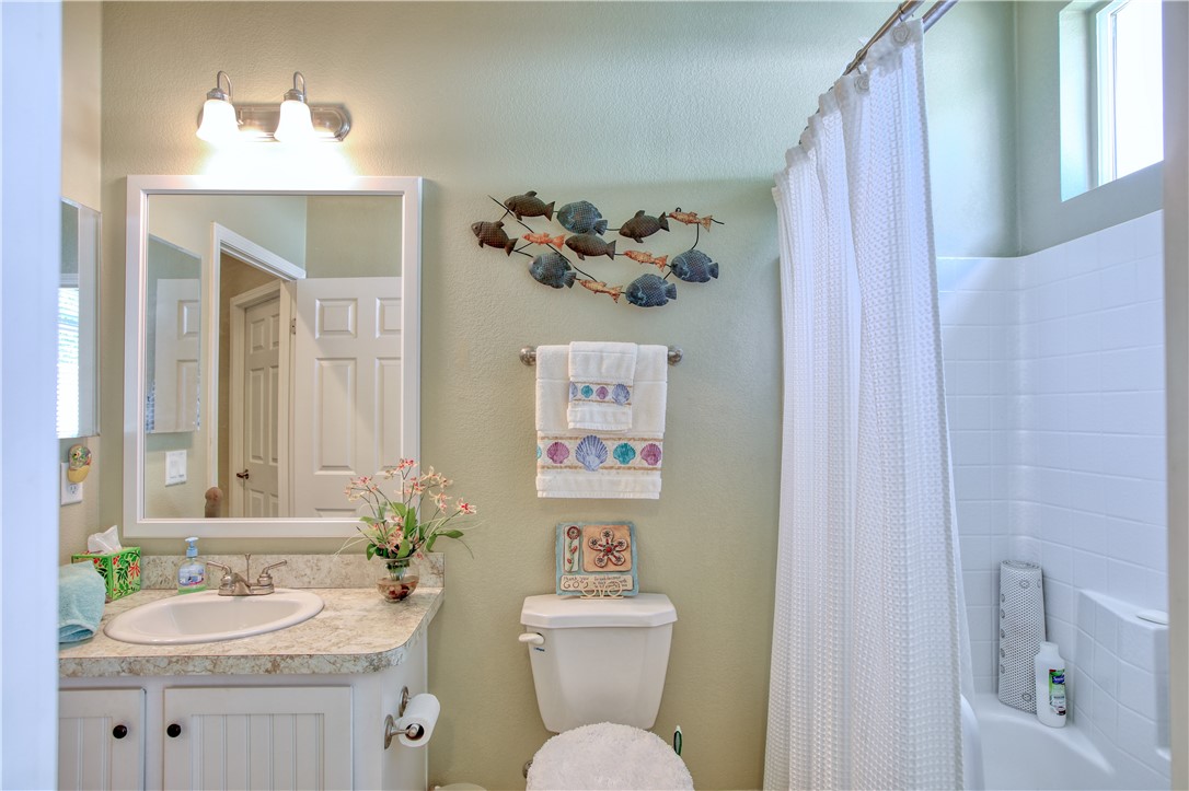 950 Huasna Road, Unit 37 Arroyo Grande, CA 93420 - Photo 27 of 43 Guest bath