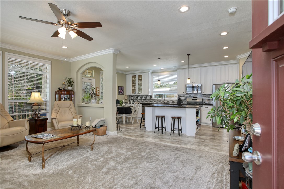 950 Huasna Road, Unit 37 Arroyo Grande, CA 93420 - Photo 10 of 43 View as you enter the front door.