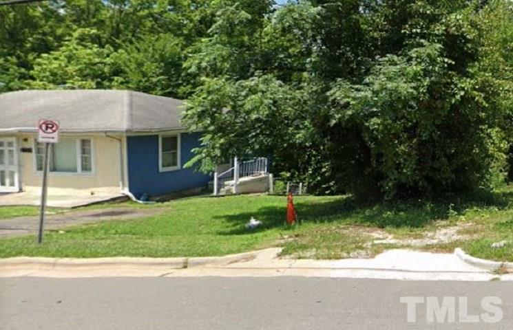 1208 South Roxboro Street Durham, NC 27707 - Photo 3 of 3 a backyard of a house with plants and large tree