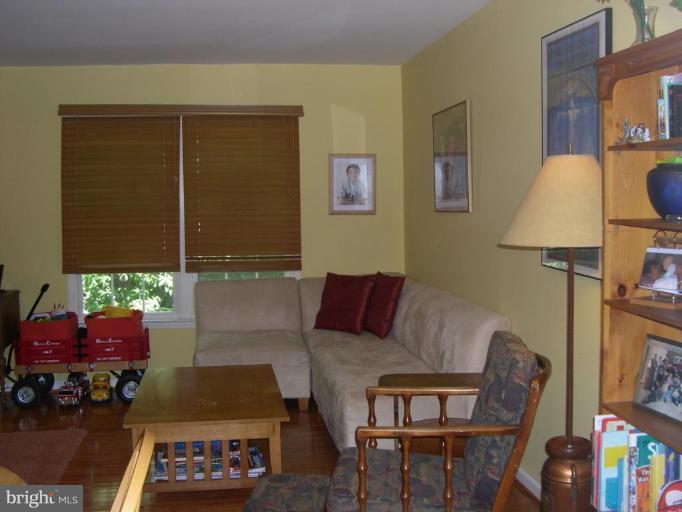 11849 Dunlop Court Reston, VA 20191 - Photo 13 of 26 Living Room #3