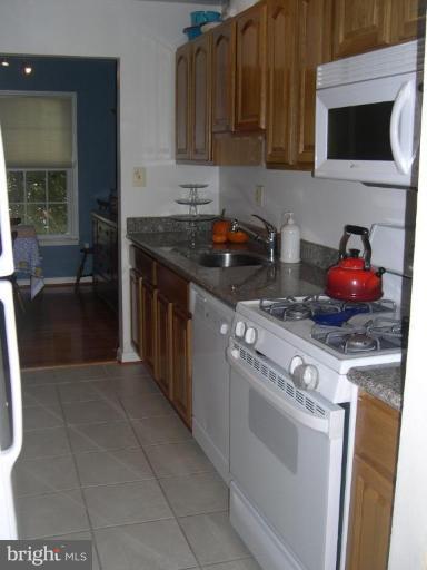 11849 Dunlop Court Reston, VA 20191 - Photo 15 of 26 Kitchen