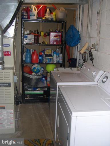 11849 Dunlop Court Reston, VA 20191 - Photo 23 of 26 Laundry Area 1