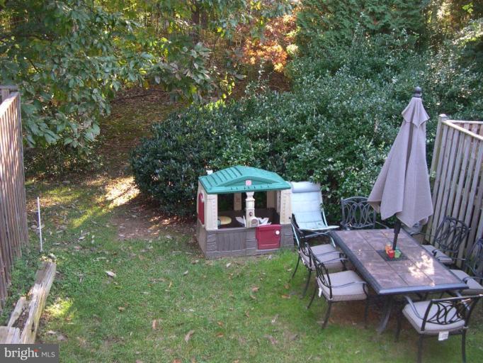 11849 Dunlop Court Reston, VA 20191 - Photo 24 of 26 Back yard