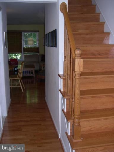 11849 Dunlop Court Reston, VA 20191 - Photo 10 of 26 Entrance / Foyer