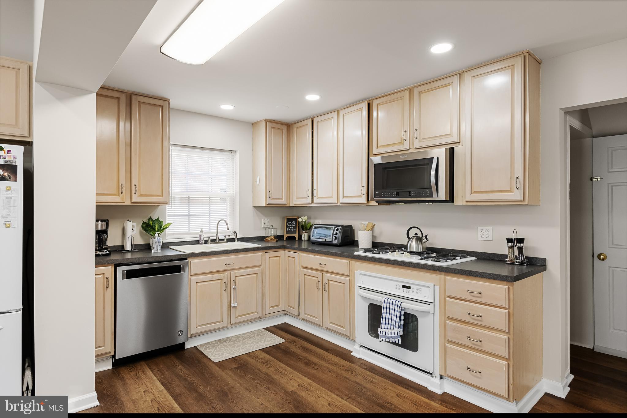 132 Merion Road Cherry Hill, NJ 08002 - Photo 12 of 40 EFFICIENT KITCHEN
