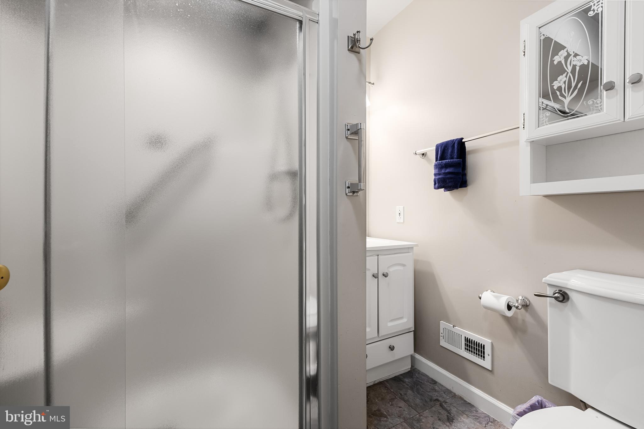 132 Merion Road Cherry Hill, NJ 08002 - Photo 16 of 40 FULL BATHROOM OFF MAIN FLOOR SUITE