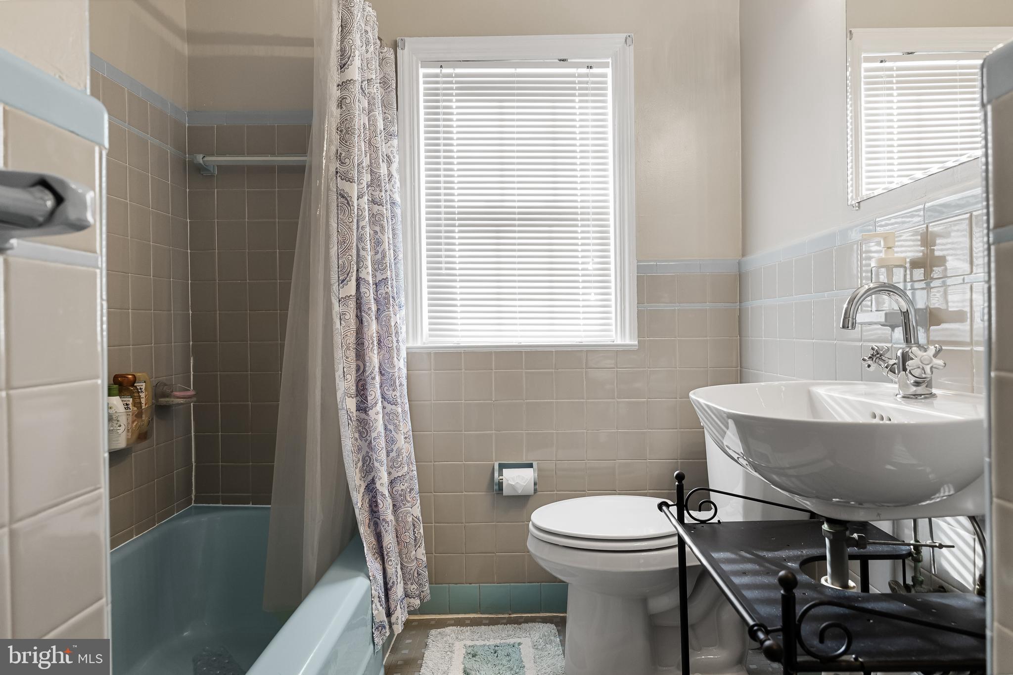 132 Merion Road Cherry Hill, NJ 08002 - Photo 28 of 40 HALLWAY FULL BATH WITH TUB