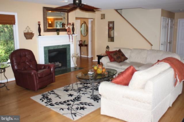 479 Maple Road Severna Park, MD 21146 - Photo 3 of 29 Living Room