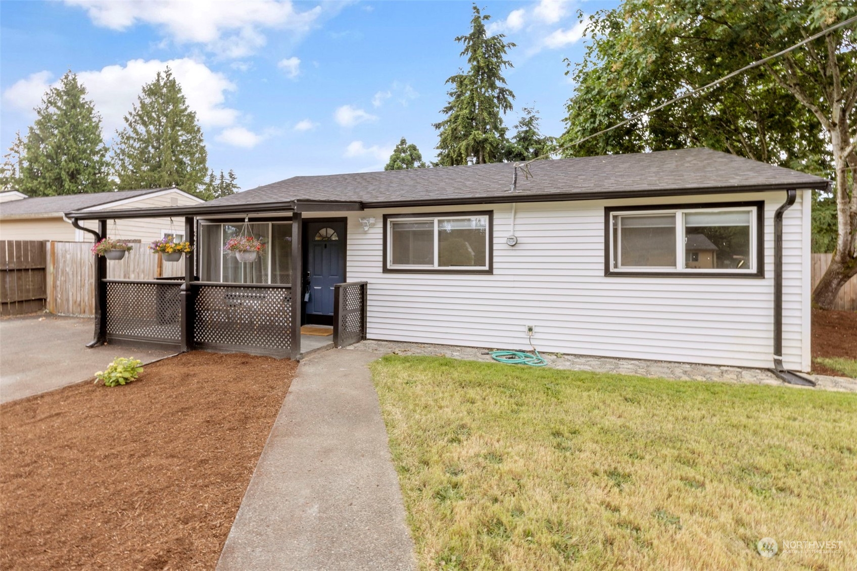 827 Southwest 304th Street Federal Way, WA 98023 - Photo 1 of 25 Gallery Image 1