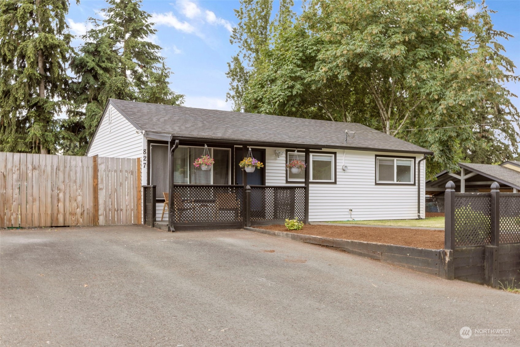 827 Southwest 304th Street Federal Way, WA 98023 - Photo 2 of 25 Gallery Image 2