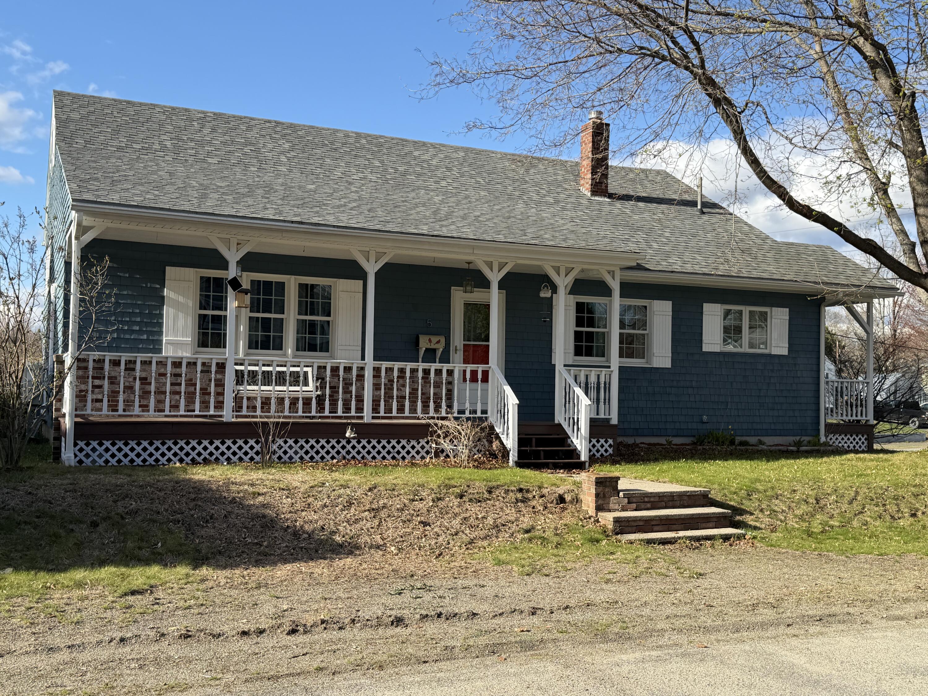 5 Middle Street Millinocket, ME 04462 - Photo 4 of 20 3E61A862-CA9B-4DB7-89C7-2956F5CB0B52