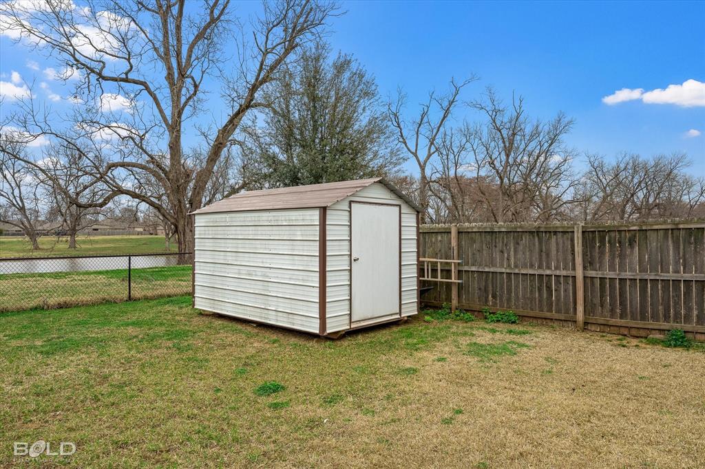 946 Maize Street Bossier City, LA 71111 - Photo 10 of 39 a view of a backyard with large trees and wooden fence