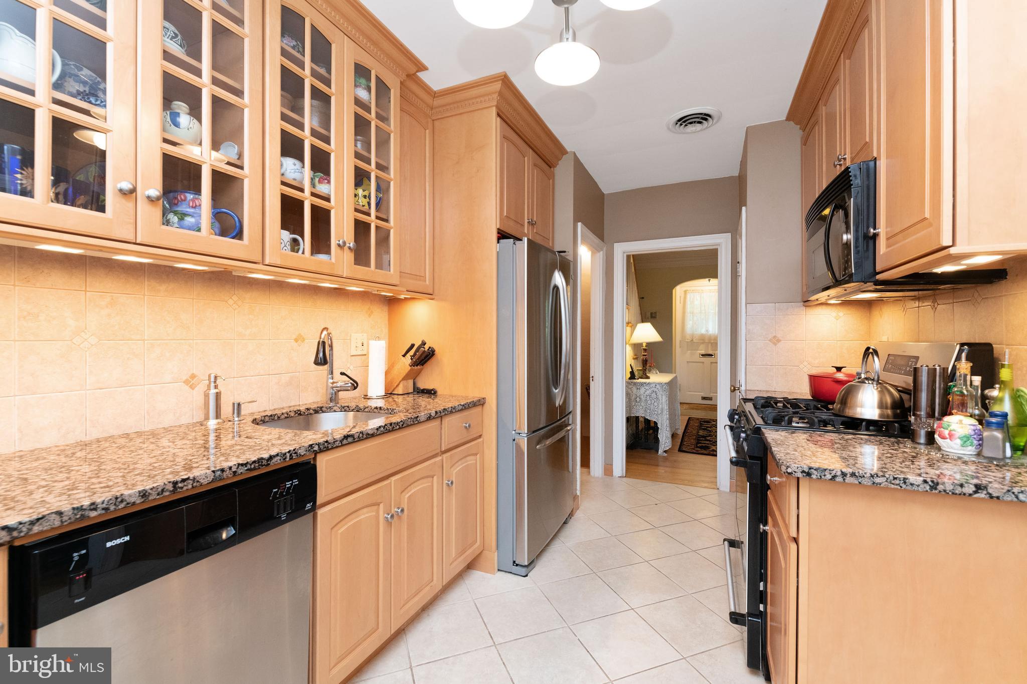 3713 Delverne Road Baltimore, MD 21218 - Photo 6 of 39 Granite Counters in Kitchen