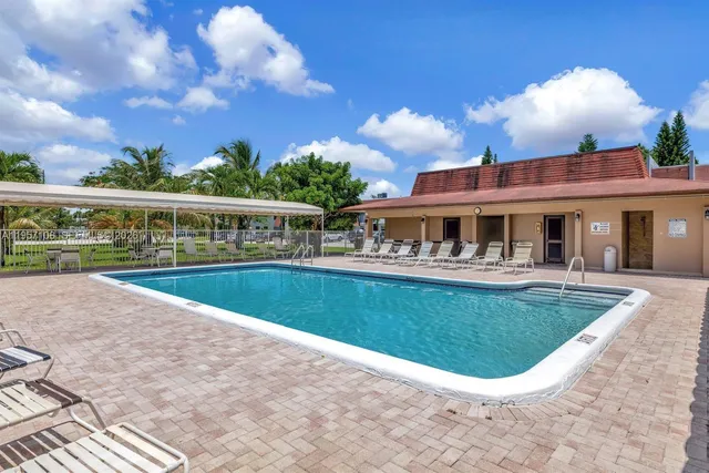 $89,900 | 2901 Northwest 46th Avenue, Unit 304, Lauderdale Lakes, FL 33313