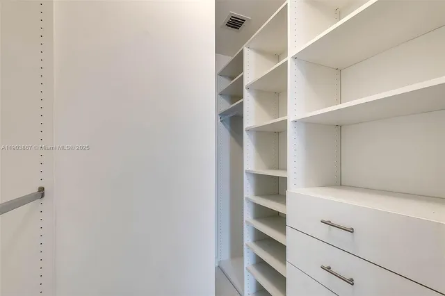 $6,800 | 1010 Brickell Avenue, Unit 4309, Miami, FL 33131