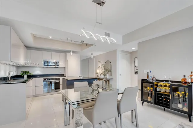 $6,800 | 1010 Brickell Avenue, Unit 4309, Miami, FL 33131