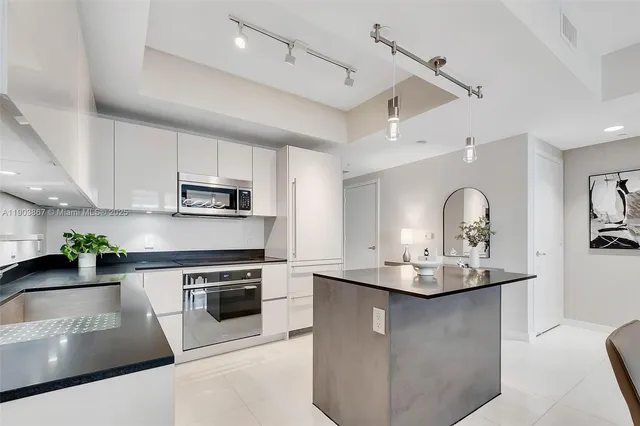 $6,800 | 1010 Brickell Avenue, Unit 4309, Miami, FL 33131