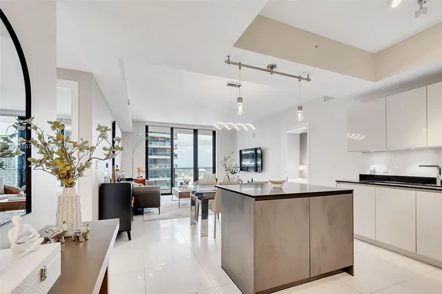 $6,800 | 1010 Brickell Avenue, Unit 4309, Miami, FL 33131