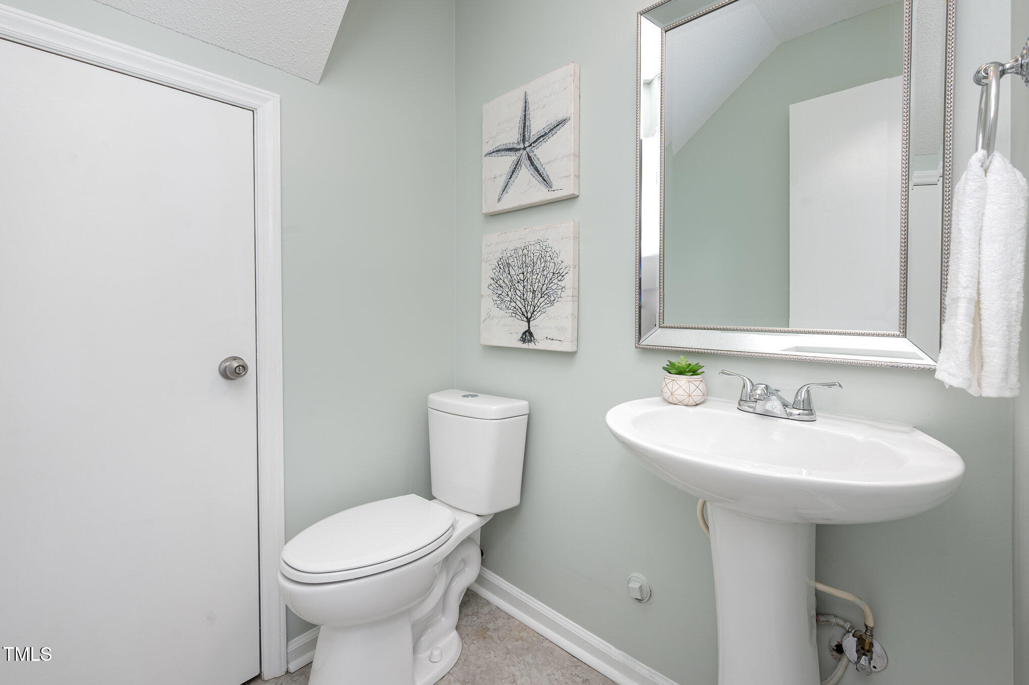 225 Clancy Circle Cary, NC 27511 - Photo 9 of 27 003_file_758