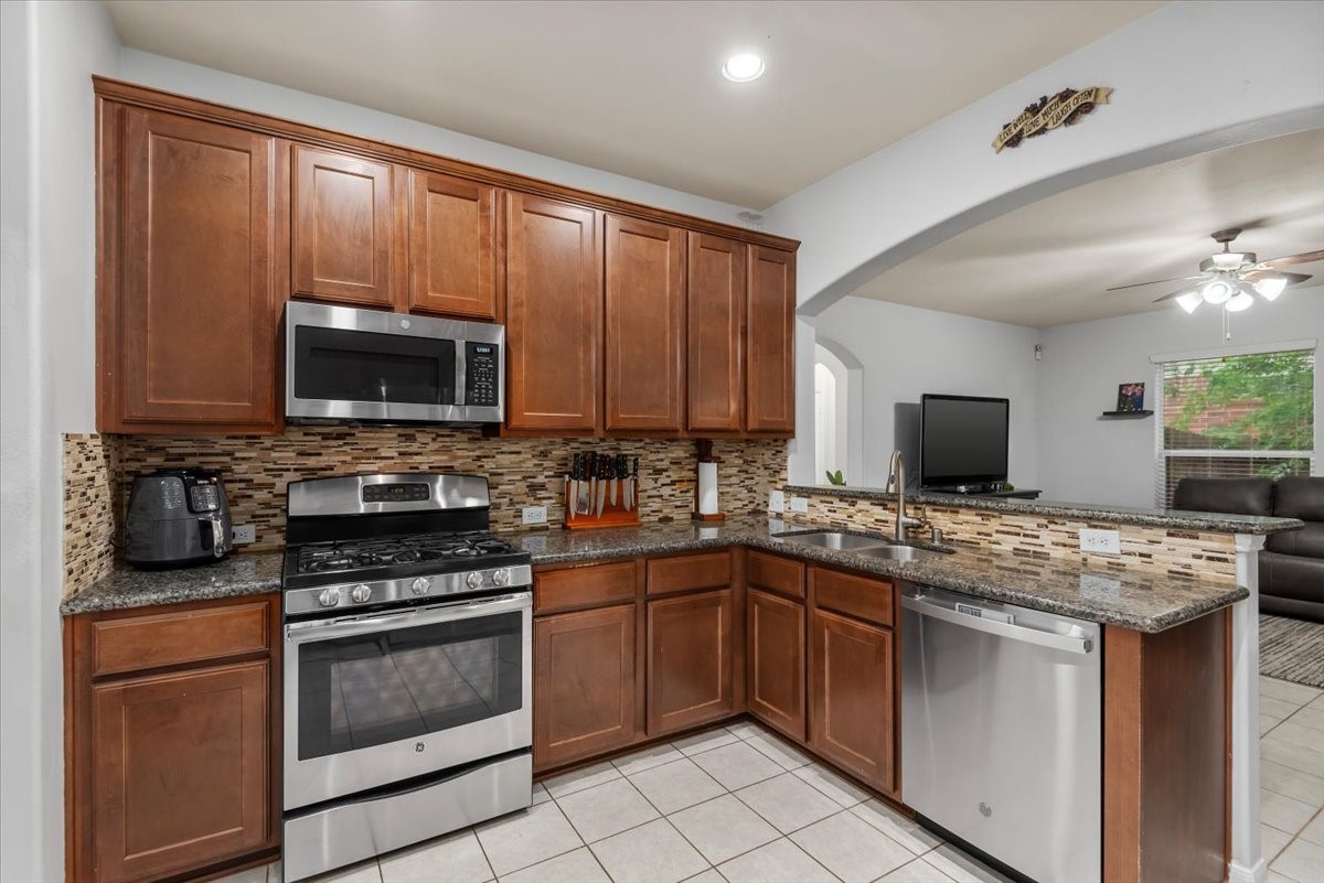 1827 Stieler Drive Houston, TX 77049 - Photo 16 of 39