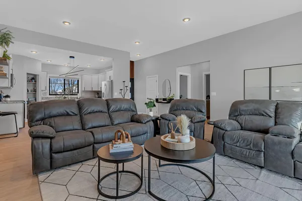 $699,900 | 12989 134th Avenue Northeast, Spicer, MN 56288