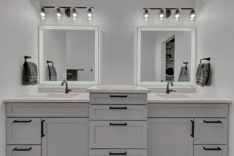 $699,900 | 12989 134th Avenue Northeast, Spicer, MN 56288