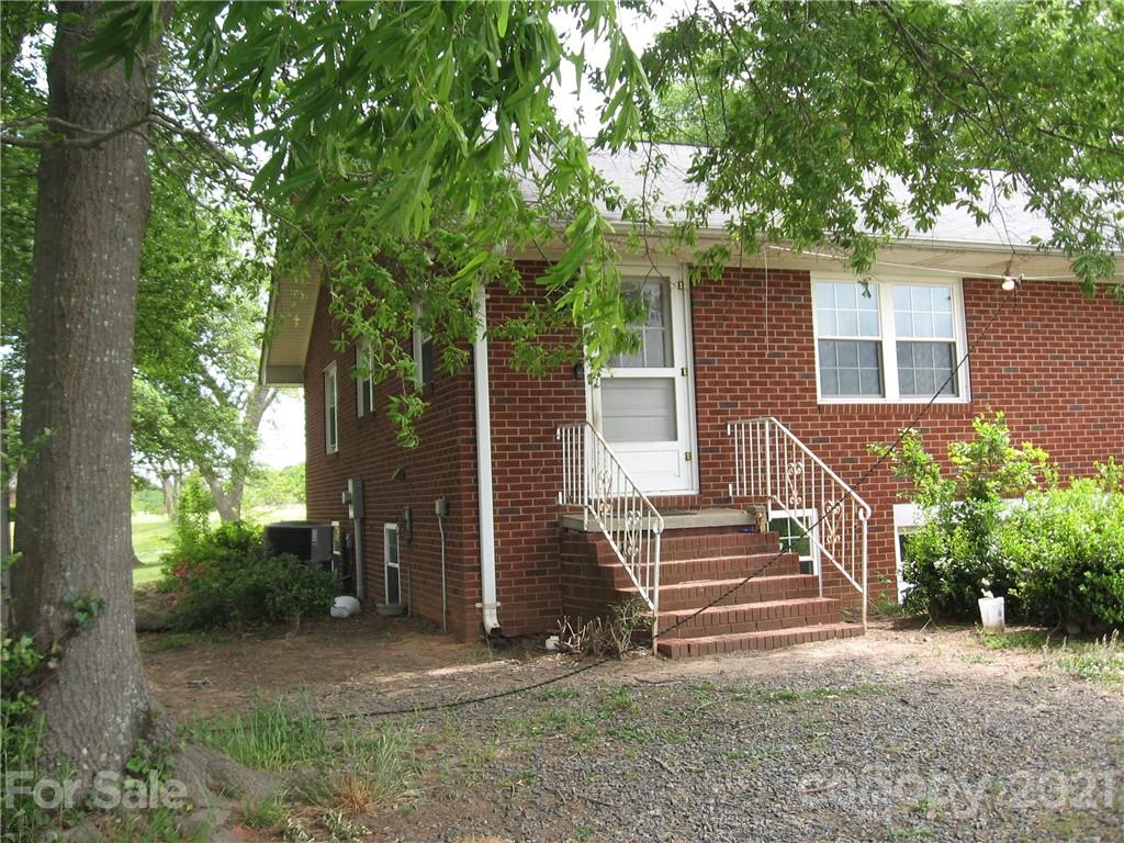 2242 Cold Springs Road Concord, NC 28025 - Photo 7 of 38 Gallery Image 7