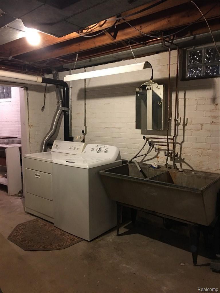 3985 Covert Road Waterford, MI 48328 - Photo 30 of 32 laundry.jpg